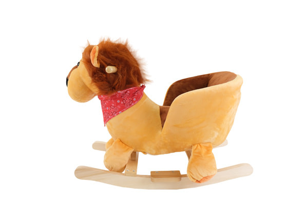 Met geluidsknop in zijn oor