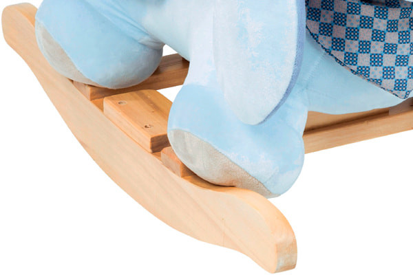 Pluche konijn op houten onderstel.