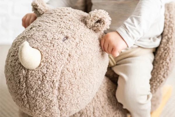 Vasthouden kan aan de handvaten