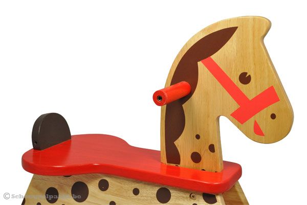 Met houten handvaten.